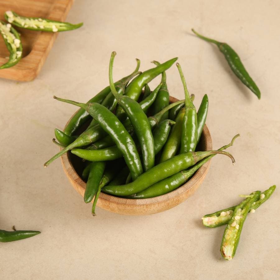 Green Chilli 100 g (Hiravi Mirchi)